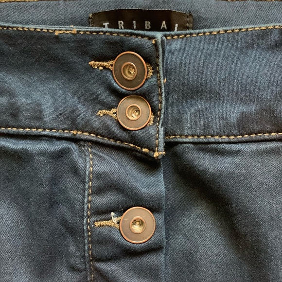 🥰Tribal denim skirt, 8, EUC, buttons up the front, pockets in the front and back - Picture 6 of 16